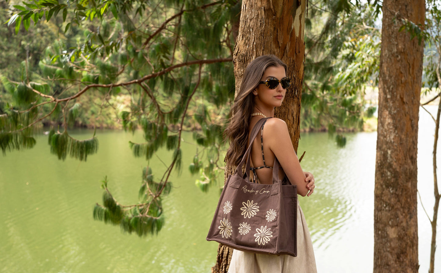 Tierra tote bag
