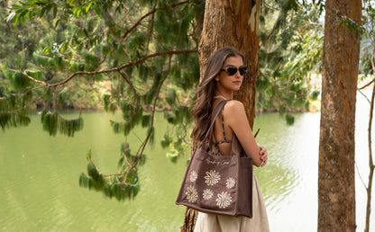 Tierra tote bag